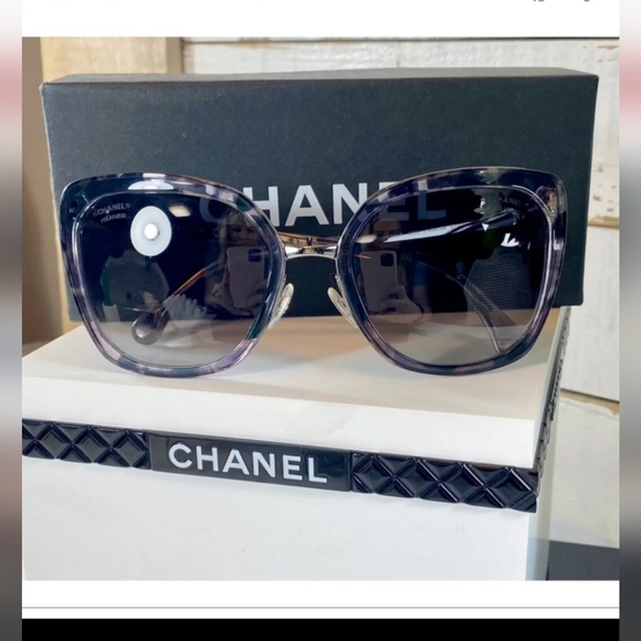 Chanel polarized sun glasses - Picture 1 of 16